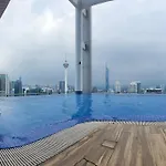 Col137A Modern Balcony Klcc View & Infinity Pool