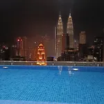 Col137A Modern Balcony Klcc View & Infinity Pool
