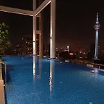 Col137A Modern Balcony Klcc View & Infinity Pool