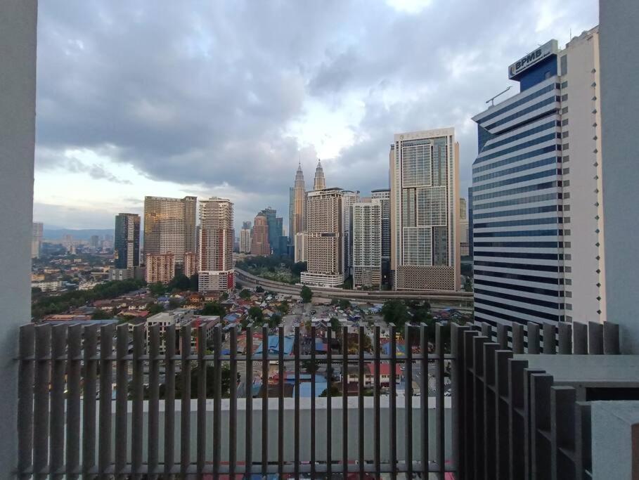 Col137a Modern Balcony Klcc View & Infinity Pool * Kuala Lumpur