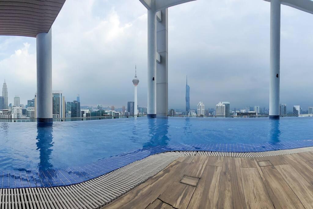Col137a Modern Balcony Klcc View & Infinity Pool Pangsapuri Kuala Lumpur