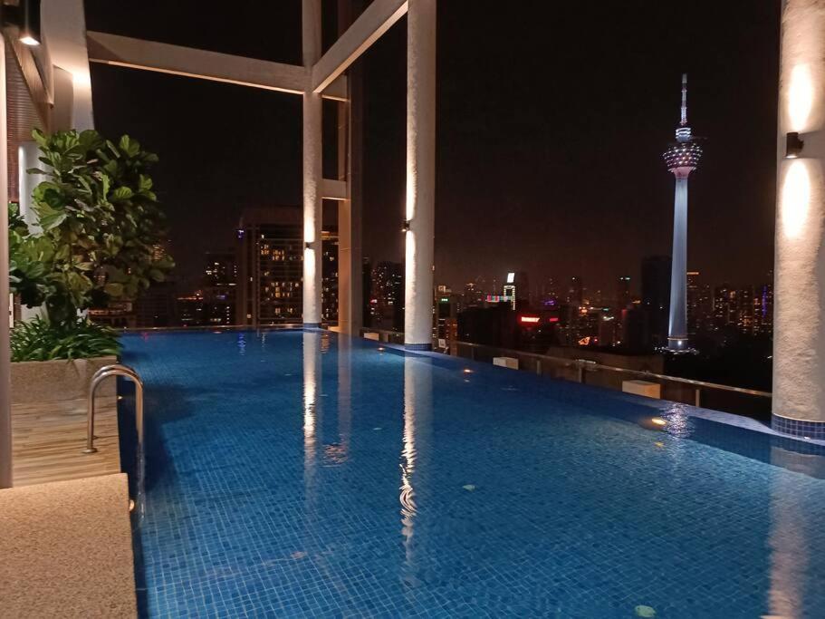 Col137a Modern Balcony Klcc View & Infinity Pool